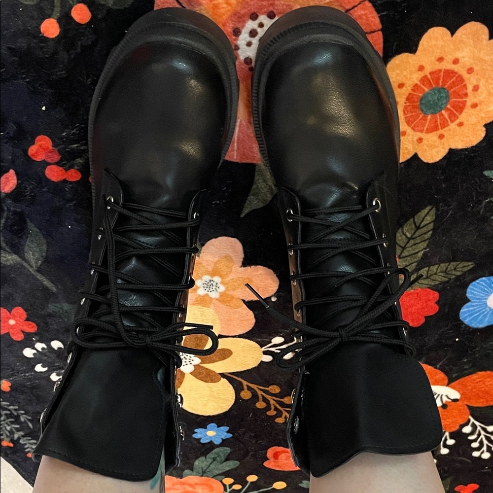LEON Women’s Black Lace-Up Ankle COMBAT Boots